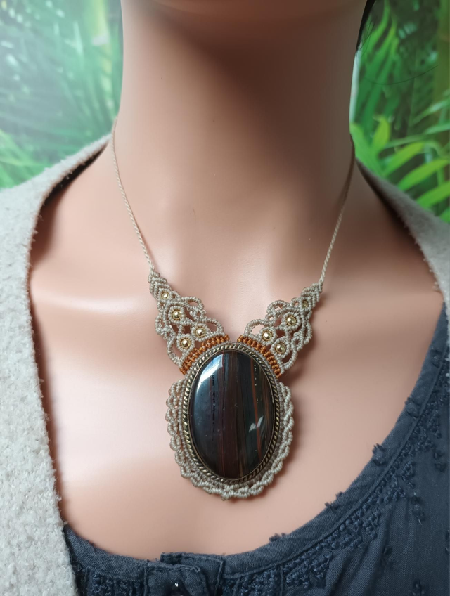 Collier en œil de fer