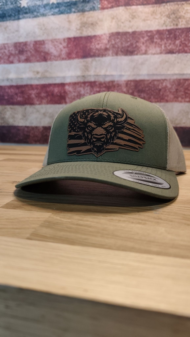 Trucker Verte / Noire – Patch Cuir Bison & Drapeau US