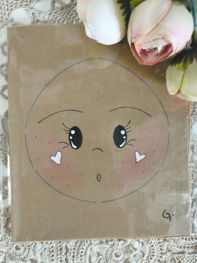 Rosto de boneca pequena