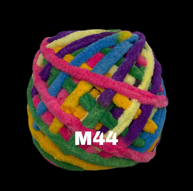 Chenille fluffy yarns 8 mm dik 45 grams