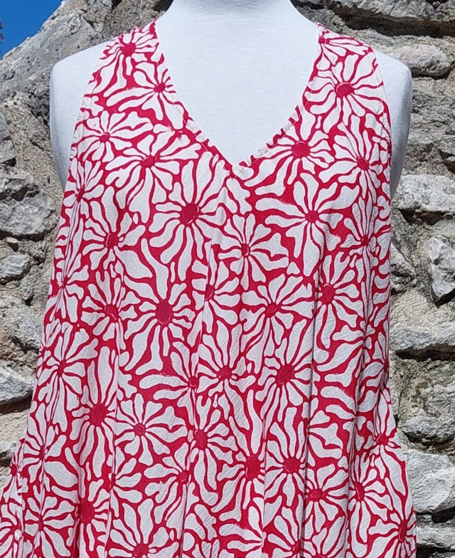 Robe d'été flottante en coton voile léger imprimé à la main, motif floral rouge sur blanc