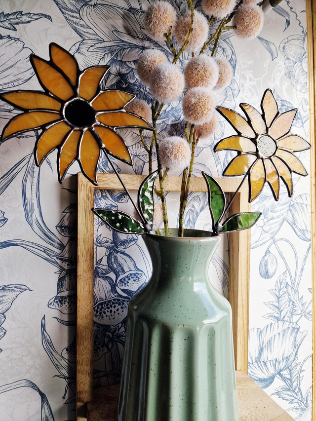 Black-eyed Susan Flowers stem