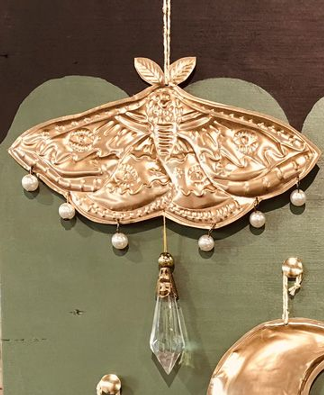 Suspension grand paon de nuit, perles, pampille en cristal