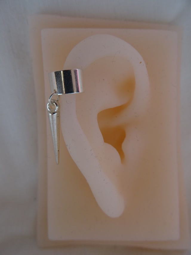 Bague d'oreille simple argent breloque métal (plusieurs modèles disponibles)