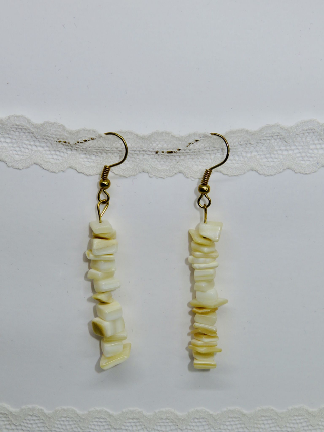 Boucle d'oreille pendante en Nacre