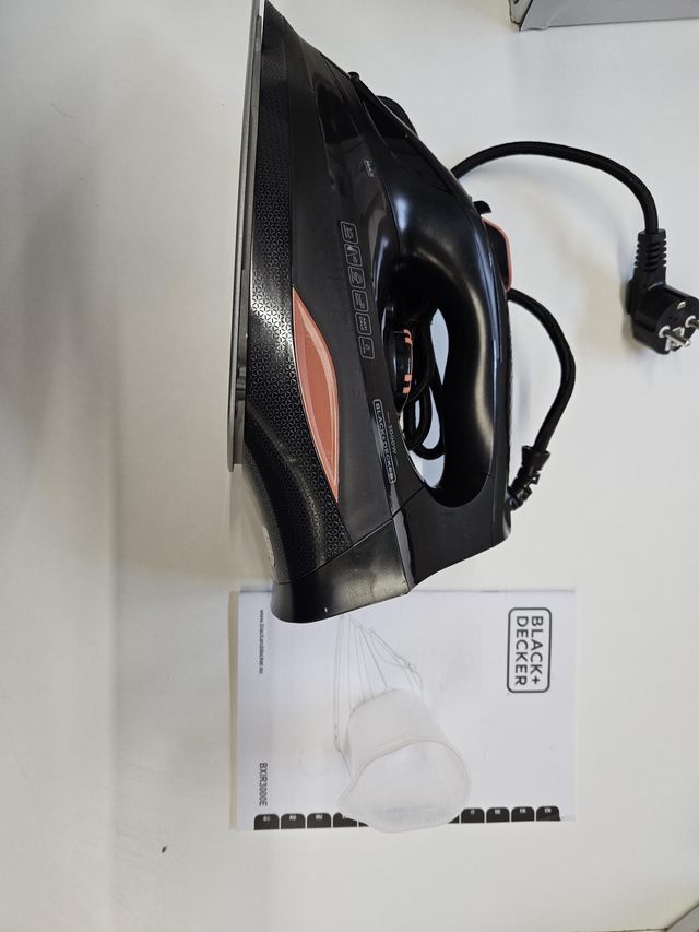 Black+Decker BXIR300E Dampfbügeleisen