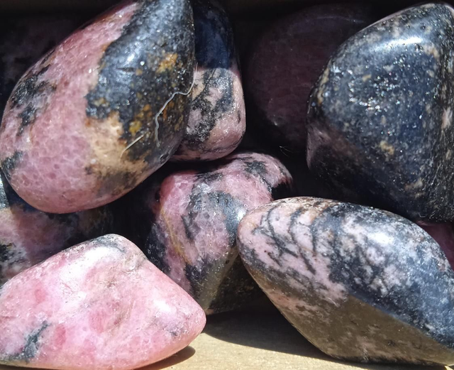 rhodonite (pierre roulée) 