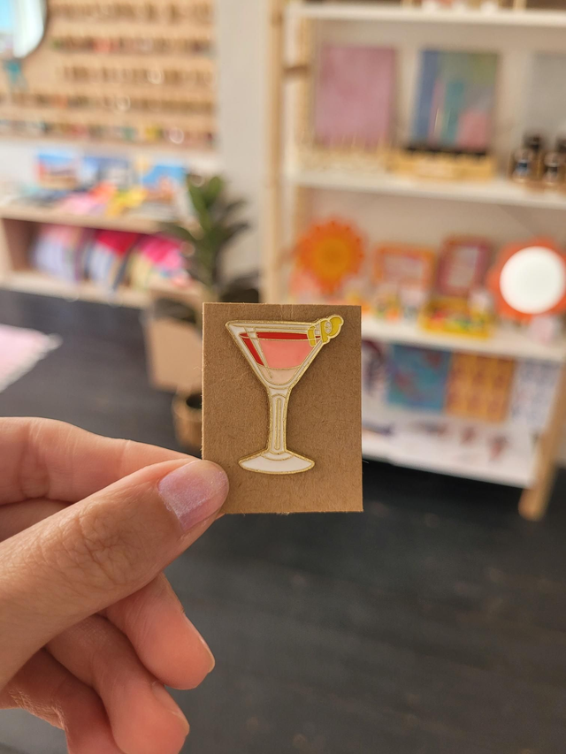 Cosmopolitan cocktail enamel pin badge (pink) - HE-137