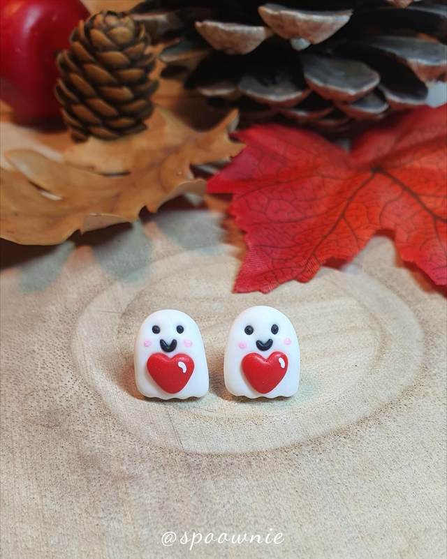 Boucles d'oreilles Fantômes "je t'offre mon Cœur" rouge - clous