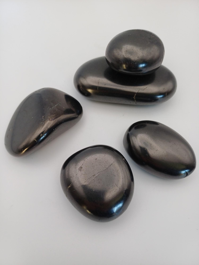 Shungite (pierre roulée) taille M