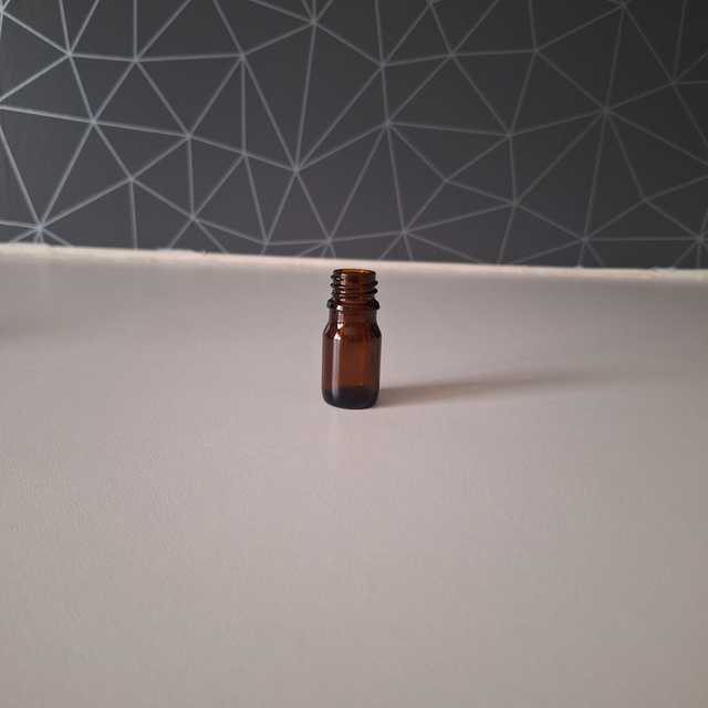 Flacon en verre ambré 5 mL avec bouchage pompe crème