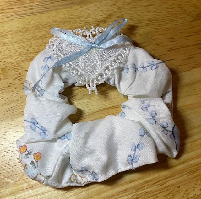 Chouchou anti-casse, avec détails cœur et nœud