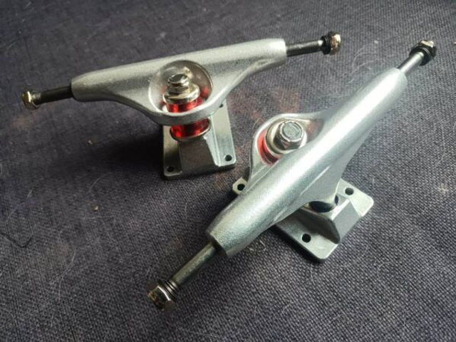 Bunker Basic Skateboard Trucks
