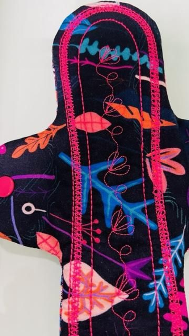 Serviette hygiénique lavable et réutilisable