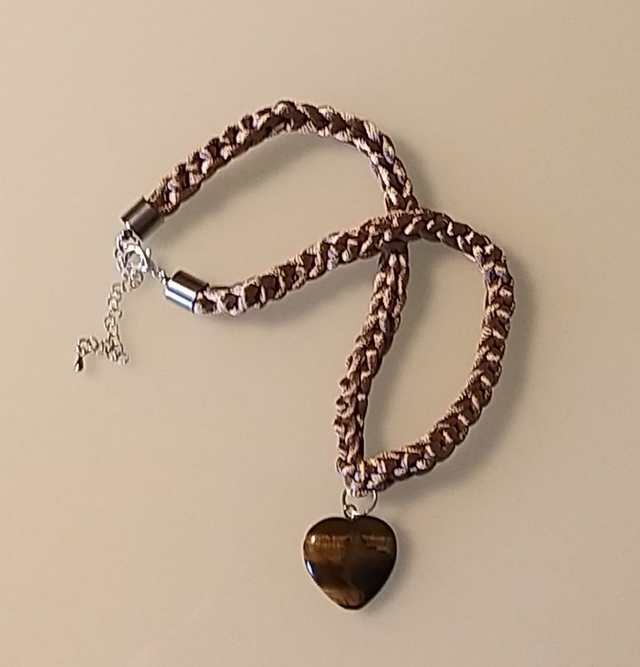 Tigrisszem ásvány medálos nyakpánt