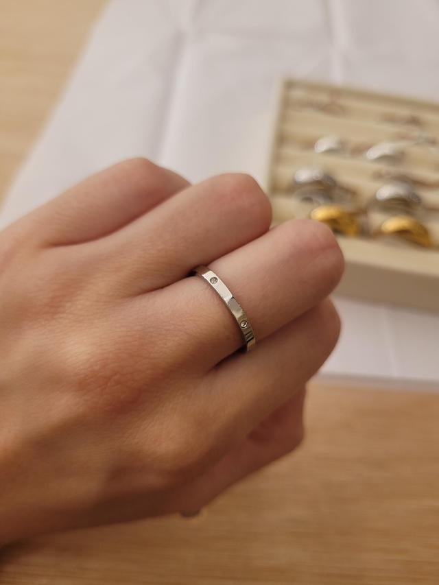 Stainless steel dainty 6 stone cubic zirconia ring - Size J - SL-066