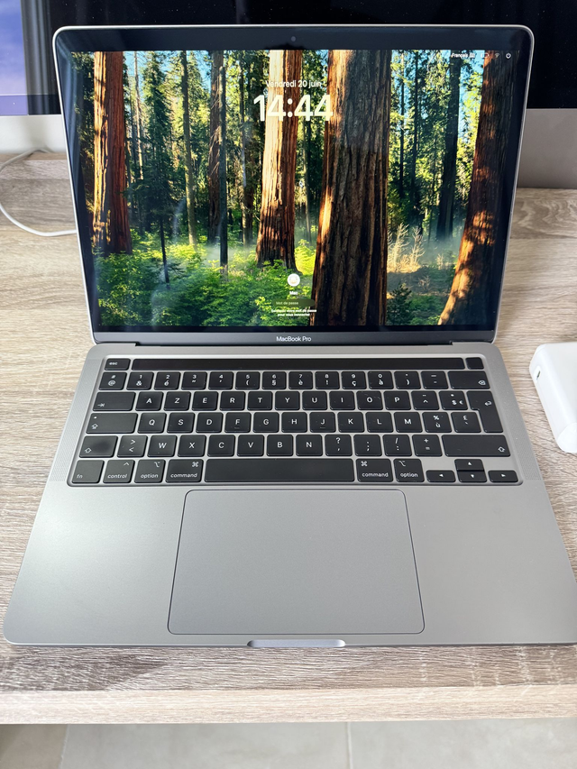 Macbook pro 13 2020 i7 32G 512g 65 cycles