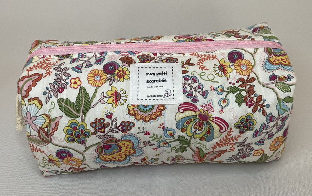 TROUSSE DE TOILETTE MATELASSÉE STYLE LIBERTY FLEURI