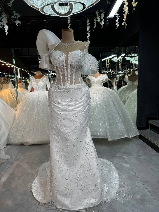 Robe de Mariée Sirène Bustier en Satin et Strass / Réf : RMS27