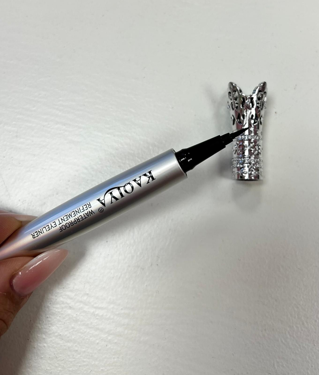 Eye-liner di precisione,colore nero