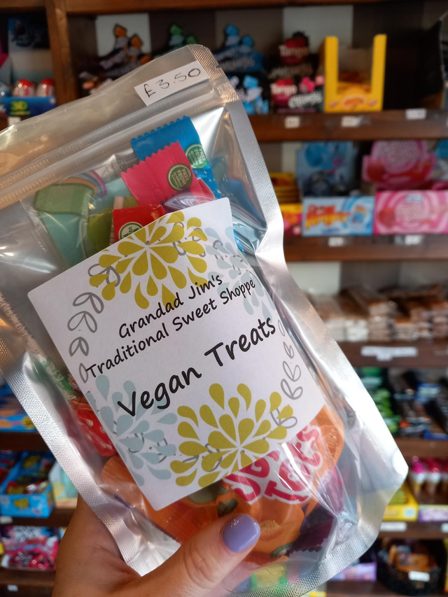 VEGAN TREAT POUCH