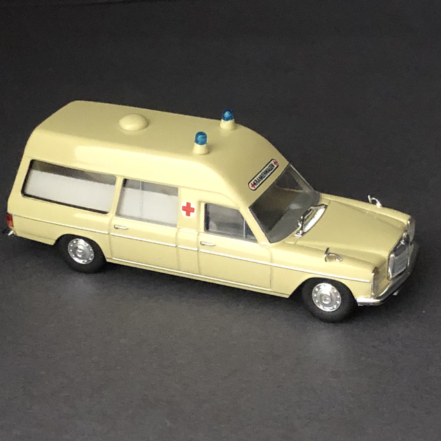 Mercedes Benz /8 KTW Krankenwagen Brekina 1:87