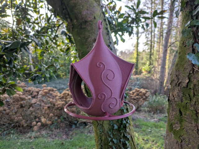 Mangeoire à oiseaux de la nature à suspendre en forme de goutte féerique elfique rouge bordeaux