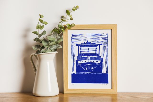 Le porte conteneur vu de face