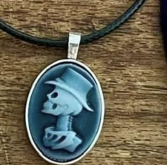 Resin Gothic Cameo skull 17”-19” black cord necklace 