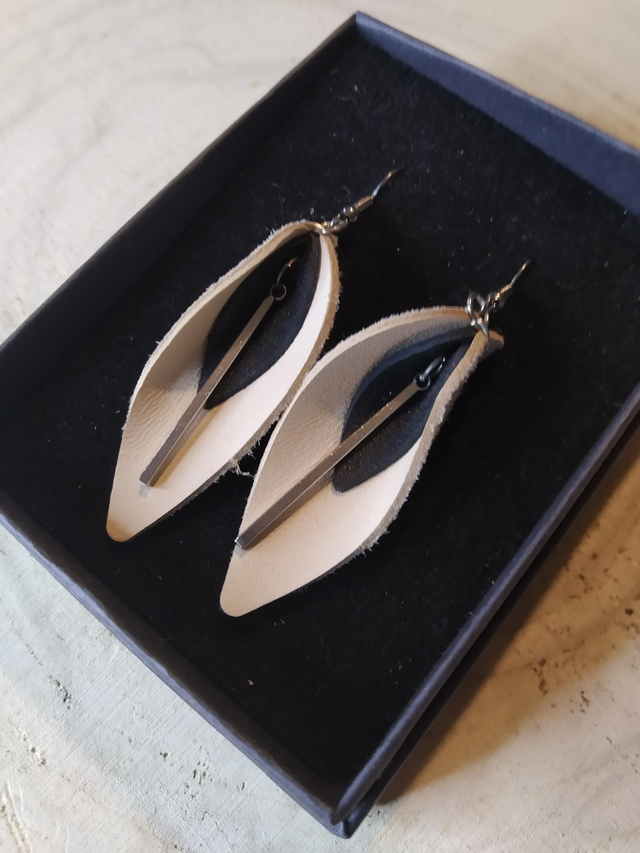 &quot;Les élégantes&quot; crème et noire 