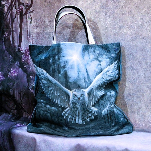 Gobelintasche mit einer Schneeeule/ Upcycling