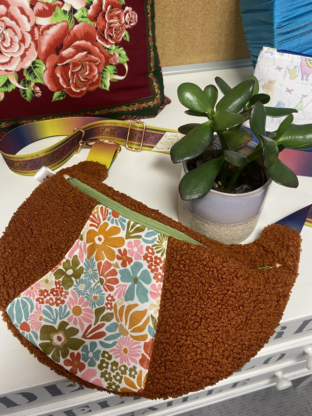 Le Duo Pétale &amp; Bouclette – sac banane &amp; porte-monnaie assorti