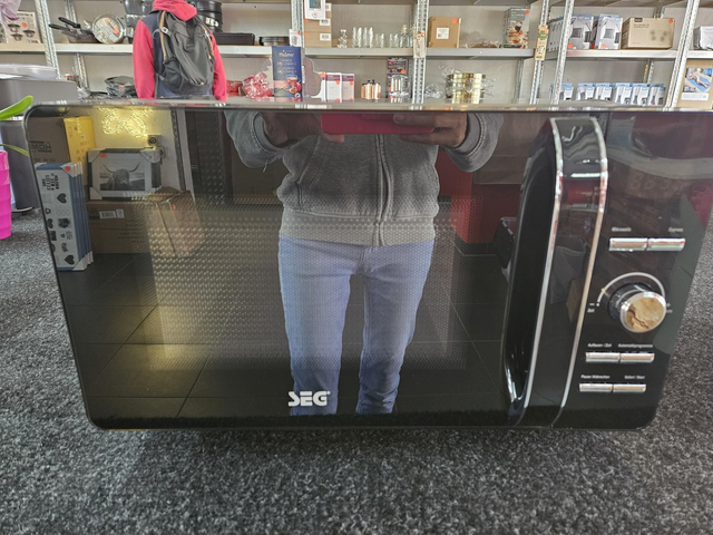 SEG Digitale Flatbed-Mikrowelle MWDF2474  ohne Drehteller 20 Liter 700 Watt 