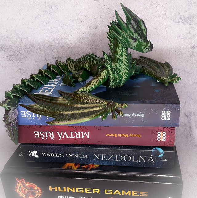 Fantasy Drak "Ochránce knih" Zeleno fialový