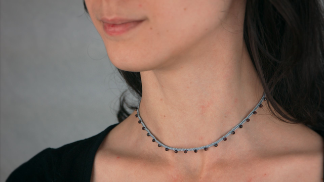 Collier ras de cou soie tressée et grenats facettés