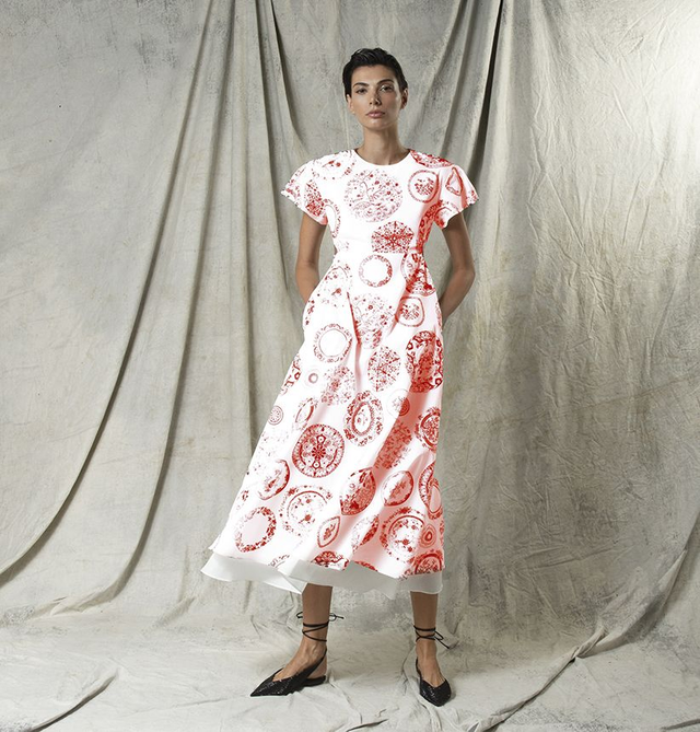 Abito con oblò laterali stampa piatti rossa