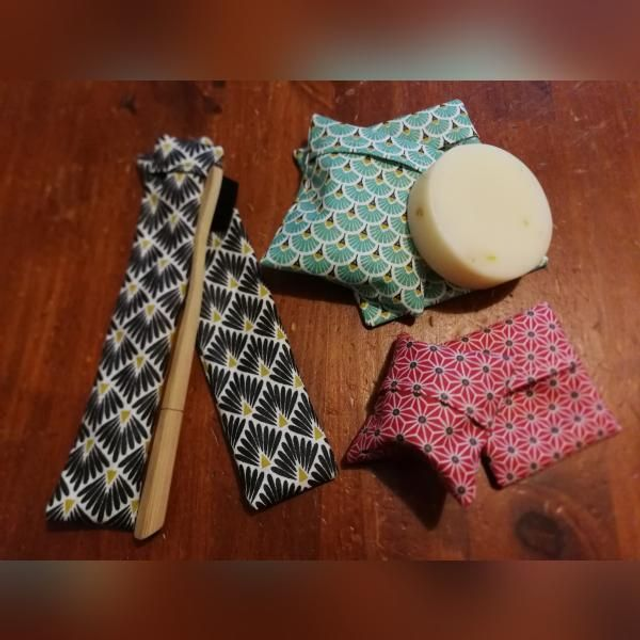 Pochette à savon et brosse à dent