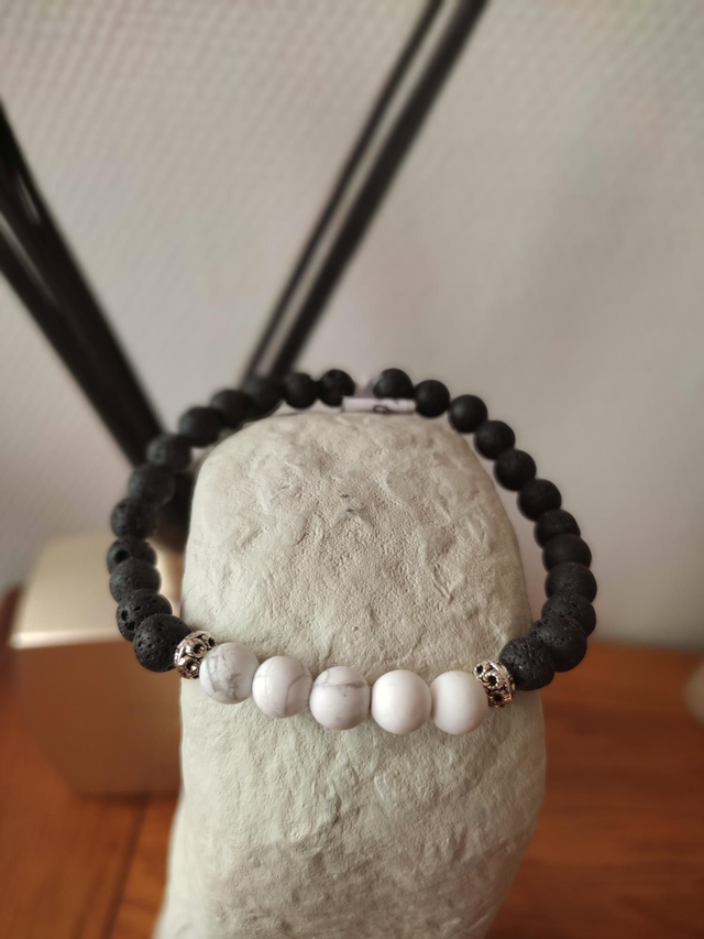 Pierre de lave et Howlite 6 Mm