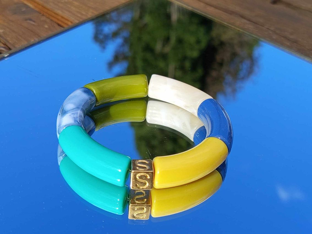 Bracelet perles tubes incurvées acrylique Anjali Peele Neele 