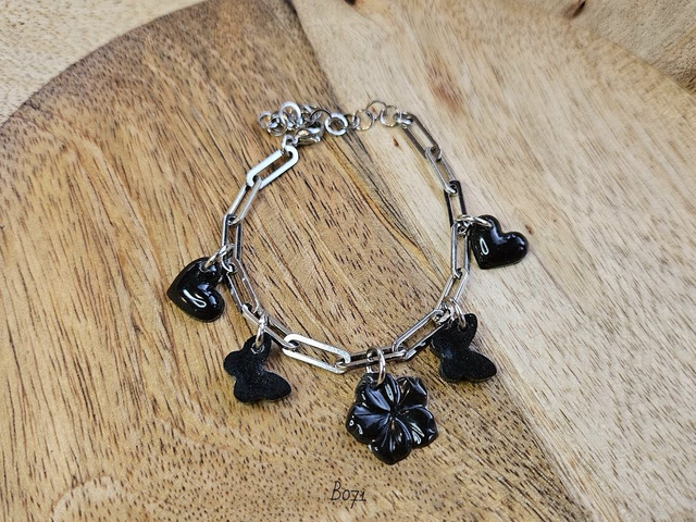 Black Charms (B071)