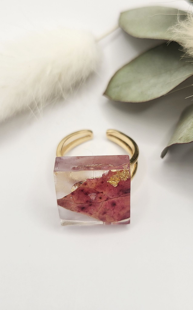 Bague feuille d'érable, feuille d'or et résine - taille unique