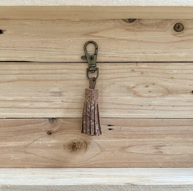 Pompon marron à motif