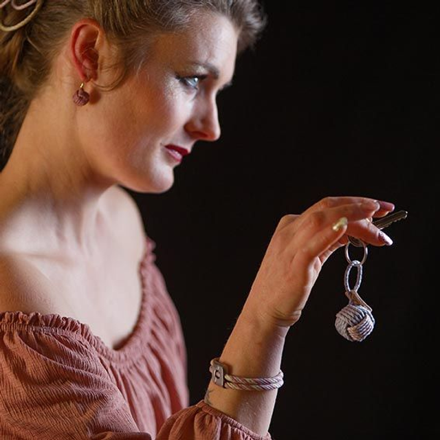 PORTE-CLE POMME DE TOULINE BI-COLORE