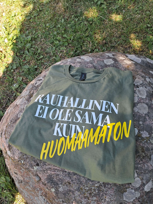 Rauhallinen, ei huomaamaton t-paita (L)