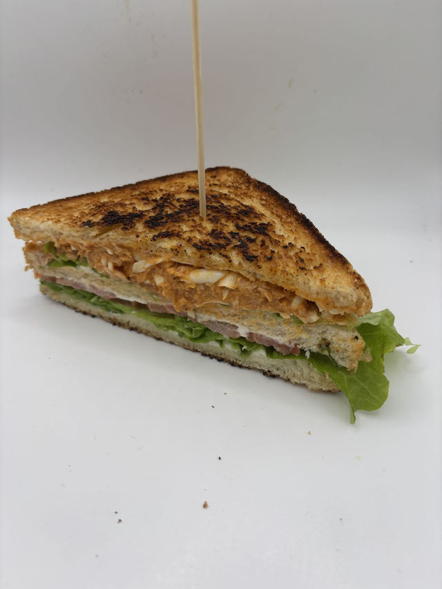 SÁNDWICH ATÚN TOMATE PICANTE