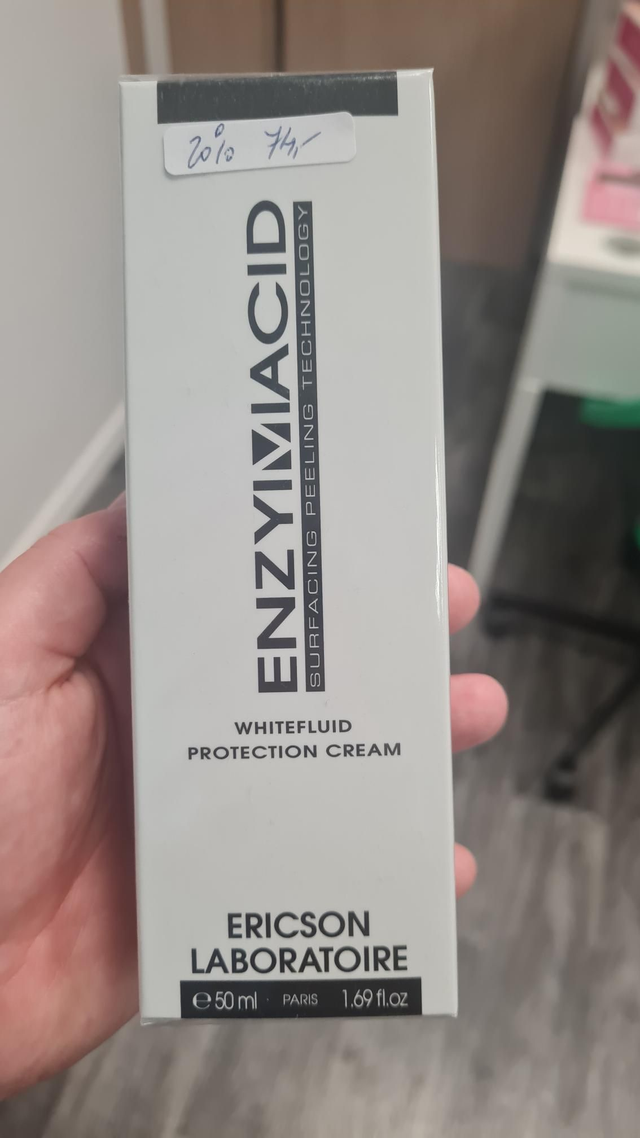 Fluidný denný ochranný krém s SPF 20 na riešenie pigmentácií a post peelingová starostlivosť 50ml VÝPREDAJ