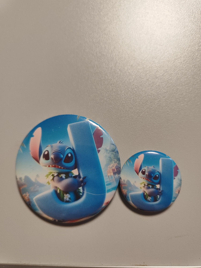 Stitch mit J Buchstaben Button