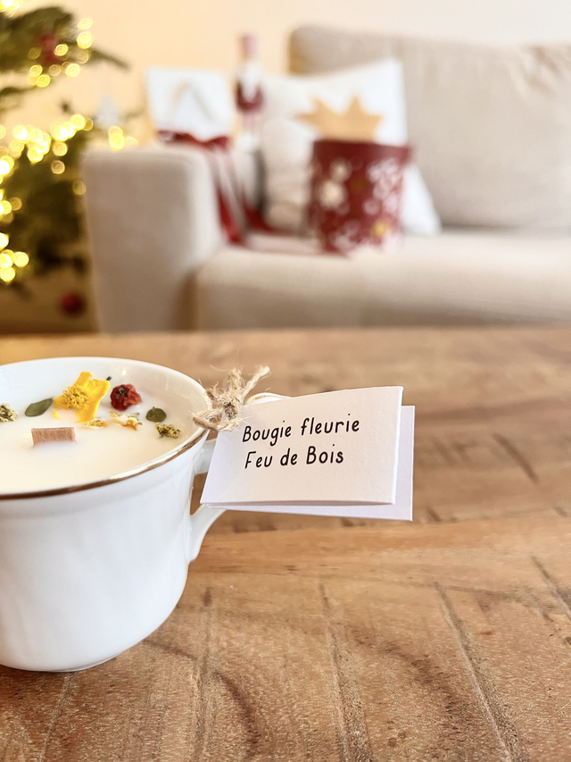 đ Bougie Feu de bois - tasse Ă cafĂ© "lĂ©ger relief et liserĂ© or"