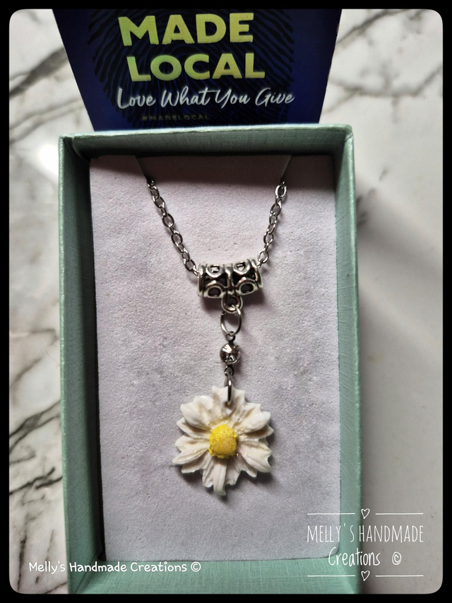 Daisy Flower and Cubic Zirconia Pendant 