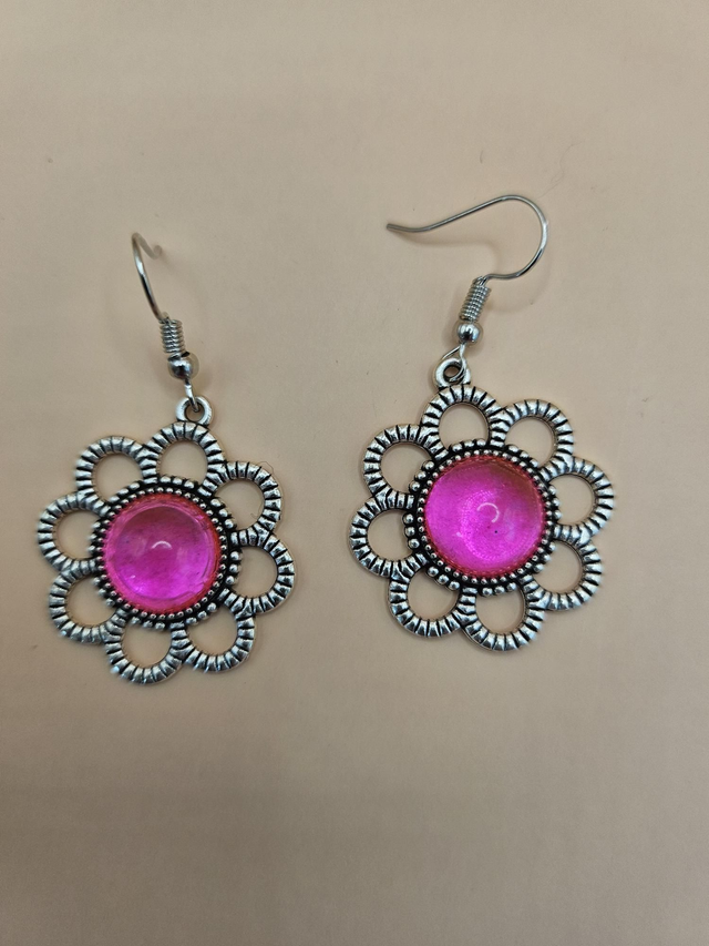 Boucles d&#039;oreilles en résine - Fleurs roses  